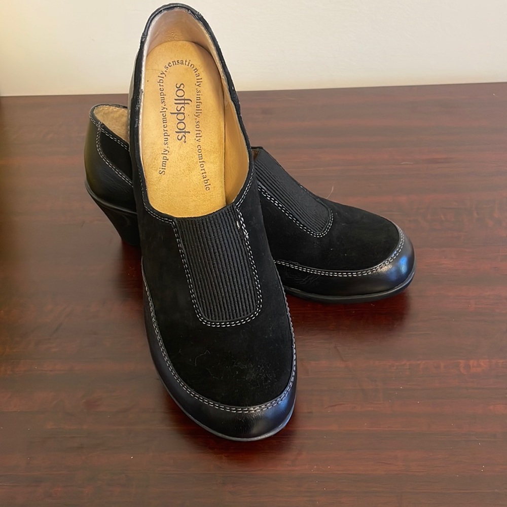New in box Softspots Black Suede shoe